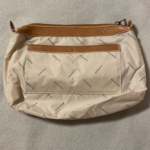 Rudsak saddle bag. Comes with detachable bag that can be used as a makeup bag - Picture 2 of 6